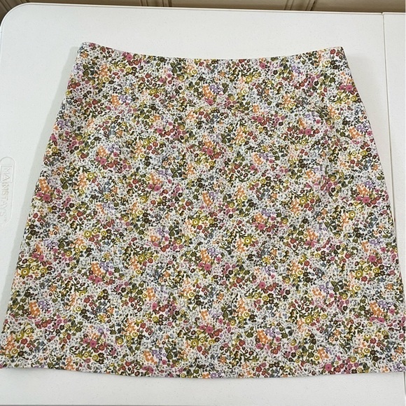 Loft Womens Floral skirt size 12 - Picture 8 of 9